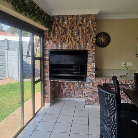 Jazreel B&B Vanderbijlpark Extérieur photo